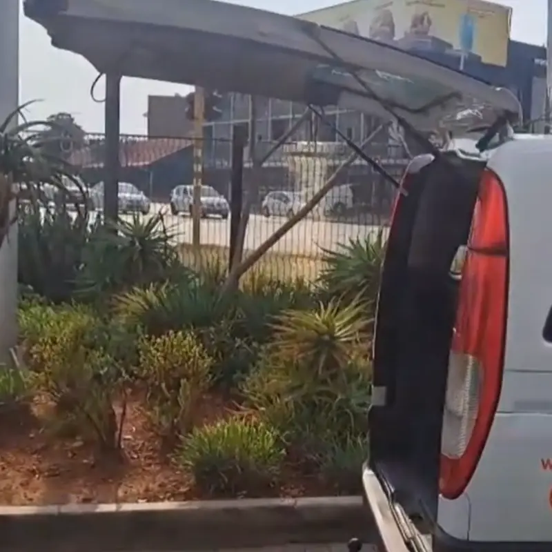 White Combi tailgate with replacement boot gas struts in Roodepoort